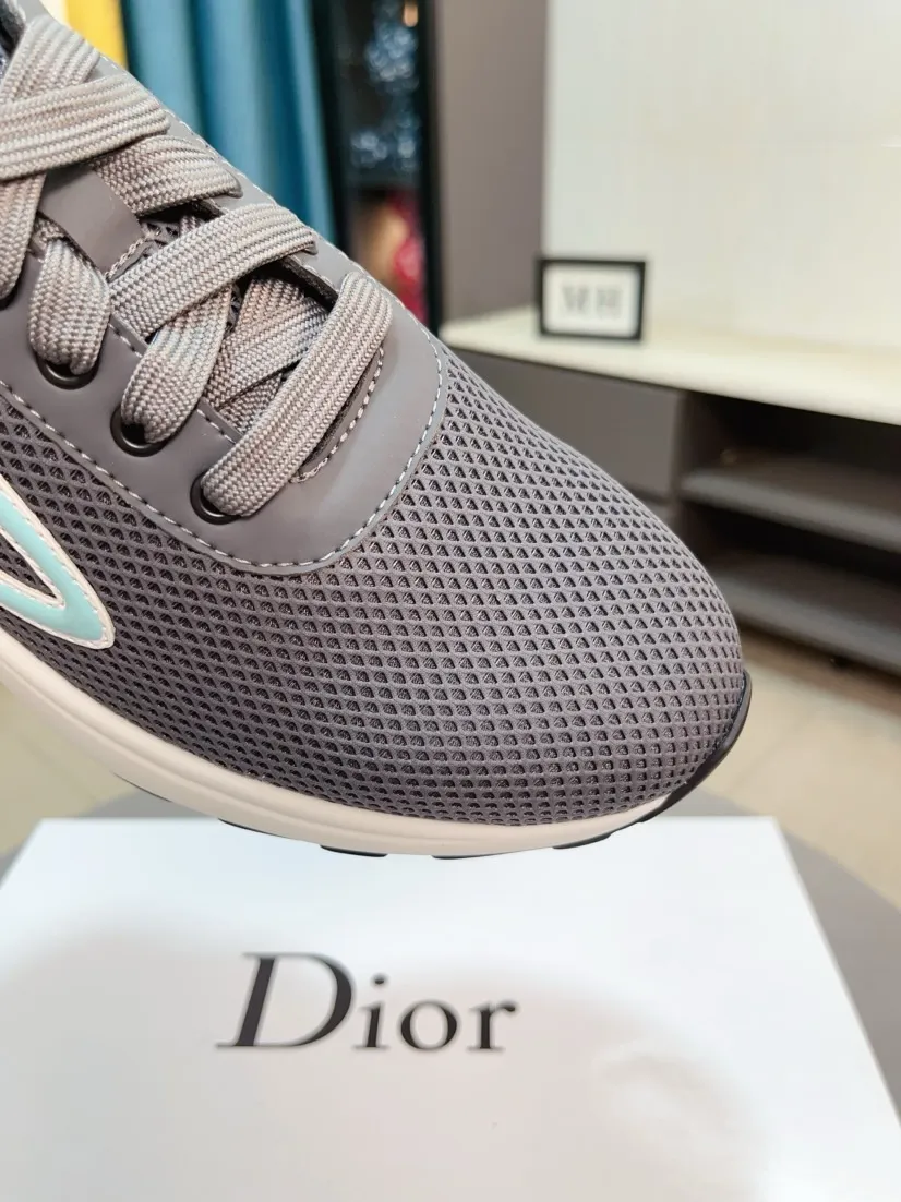 Ex-factory price 420🌹🌹【Dior】Best-selling model, world premiere on official website🔝High-end brand of men's shoes, latest series on official website: The upper is made of imported cowhide with specially designed fabrics➕Mesh breathable lining. Make walking more convenient and comfortable! Compared with the official quality, Midea’s 1:1 replica. Create a fashionable personality to set off your uniqueness! A must-have for trendy men! Classic style. Men's sizes: 38-44.